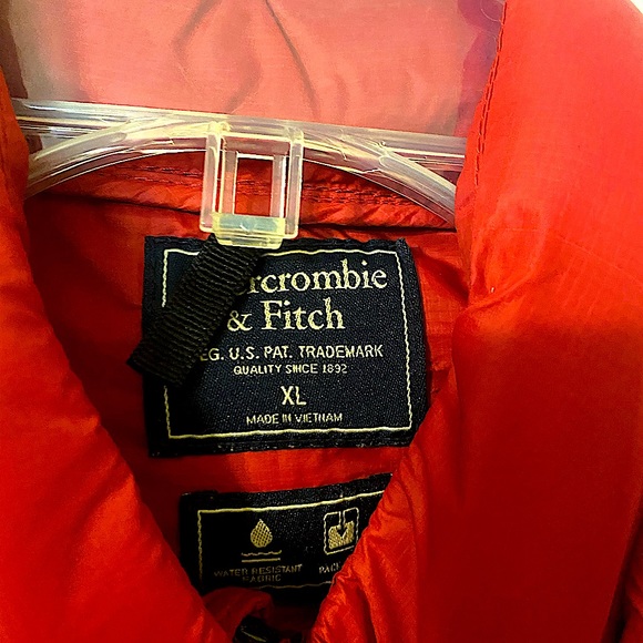 Aerocrombie and Fitch- Red bubble jacket - Picture 4 of 4